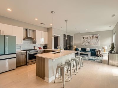 775 Juniper St NE #612, Atlanta, GA, 30308