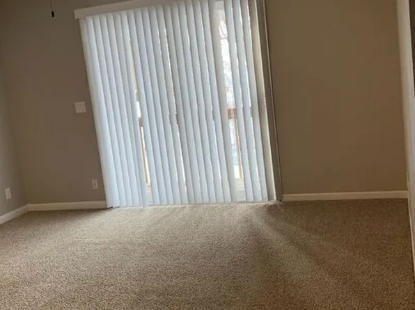 630 N 9th St APT 17, Carlisle, IA 50047
