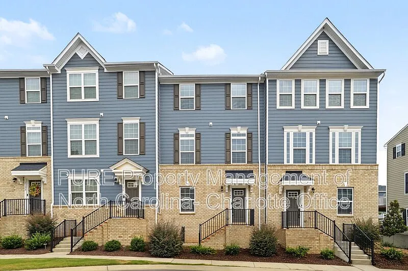 3 bed, 2.5 bath, 1676 sqft, $1,800 — Photo 4