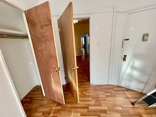 Rented by MQ Realty LLC | media 8