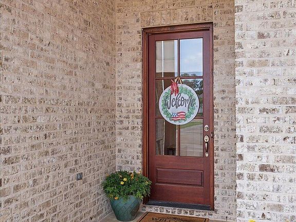4th image of 310 Colony Ct