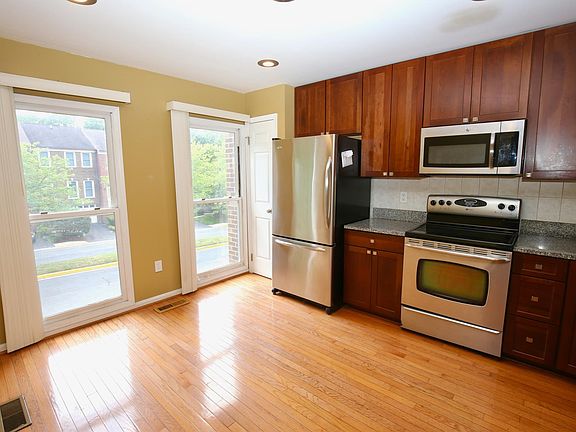 3rd image of 1545 Templeton Pl