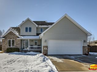 1329 W Brewer Dr, Fremont, NE 68025