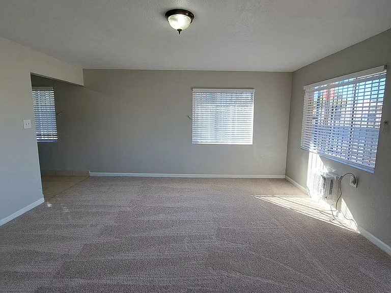1719 Fairfield Ave — Photo 2