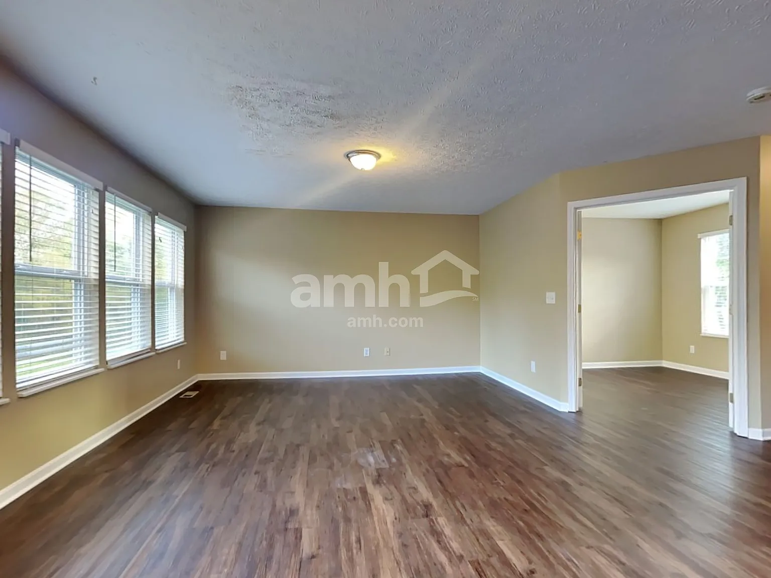3 bed, 2.5 bath, 1630 sqft, $2,355 — Photo 4
