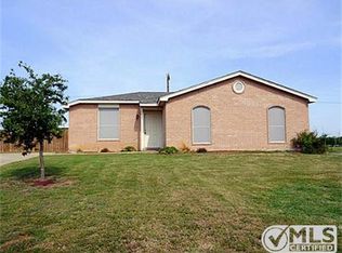 1529 Berry Dr, Cleburne, TX 76033