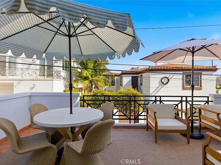 720 Manhattan Beach Blvd — Photo 5