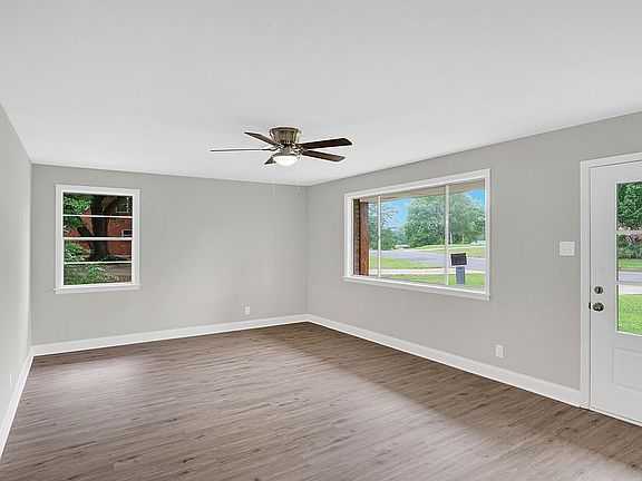 3rd image of 109 Tupelo Dr