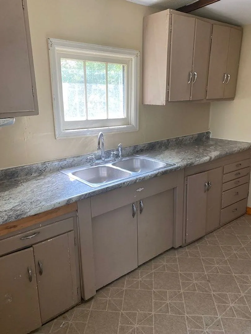 3 Bedroom 1 Bathroom Single Family Home in Brainerd, MN — Photo 3