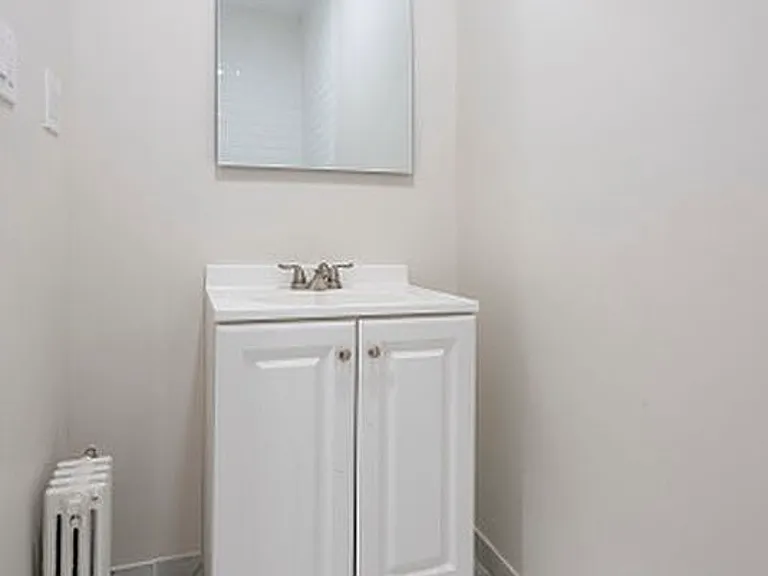 647 Courtlandt Ave #1 — Photo 5
