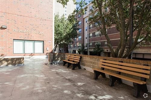 2nd image of 36 Dartmouth St #2