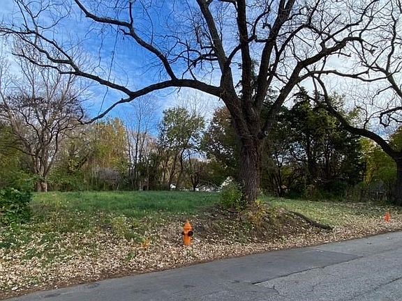 3rd image of 933 S Leslie Ave