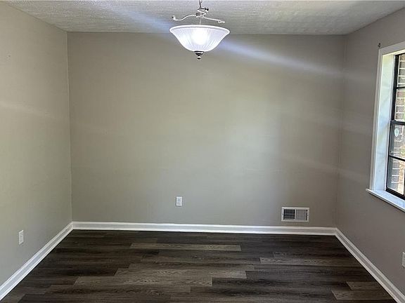 5th image of 3745 Londonderry Ct