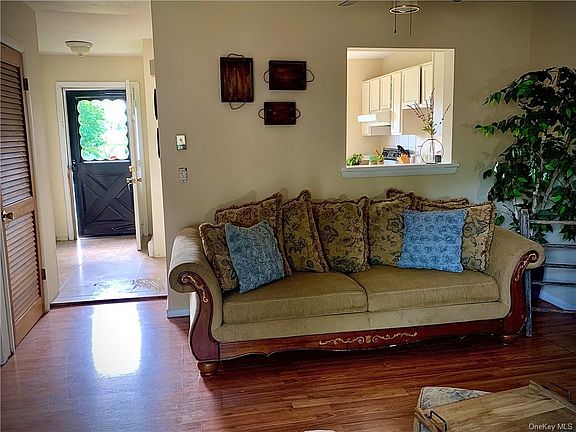 4th image of 502 Harbor View Ct
