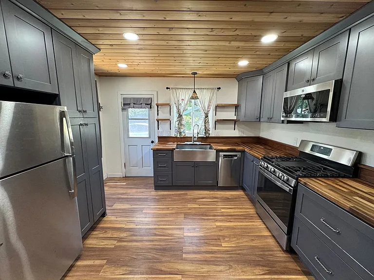 37 Olive St — Photo 8