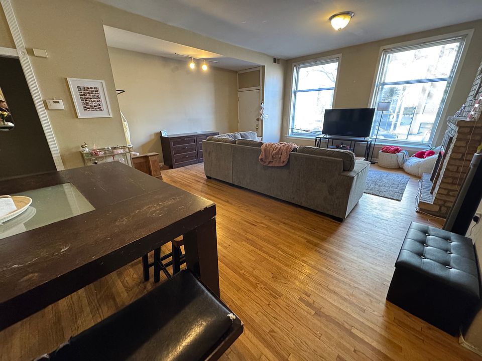 1st image of 1037 W Belden Ave #1
