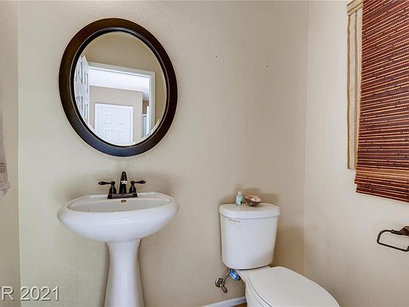 5th image of 552 Primrose Hill Ave