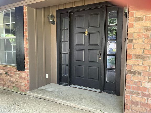 5th image of 1015 Ash St