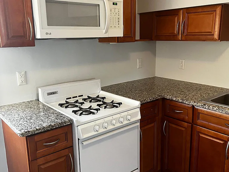 905 Grand Ave #4 — Photo 7