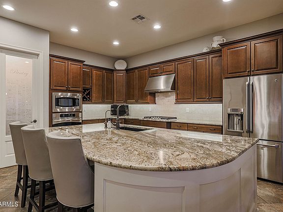3rd image of 532 W Zion Pl