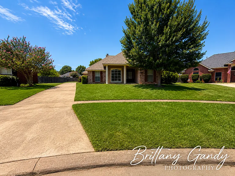 6037 Braeburn Ct — Photo 2