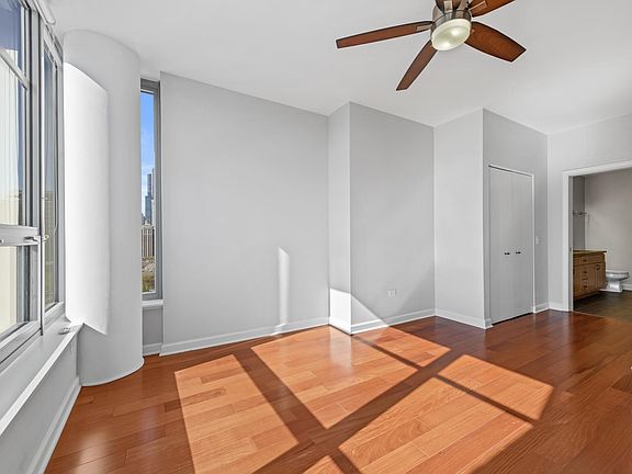 5th image of 1600 S Prairie Ave #1506