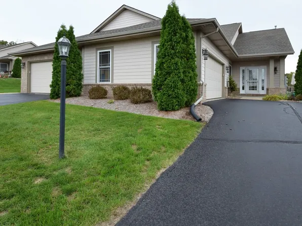 335 Settlement Dr, Burlington, WI 53105
