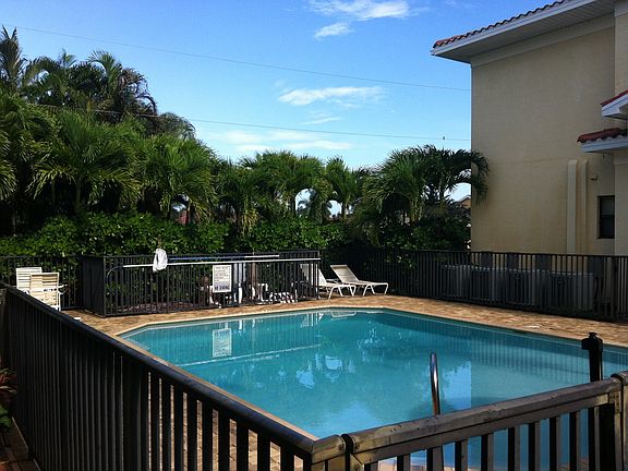 3rd image of 4828 SW 17th Pl APT 4B