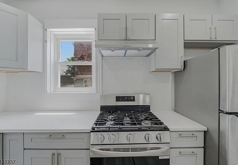 489 E 22nd St #1 — Photo 6