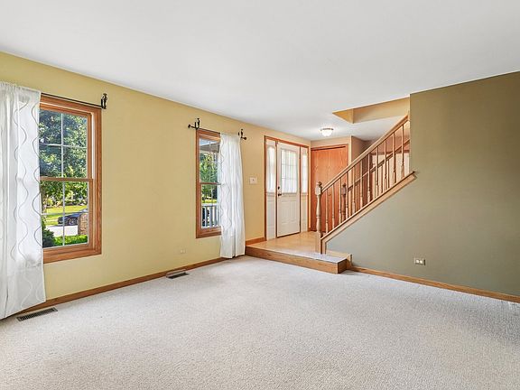 2nd image of 322 Chesapeake Ln