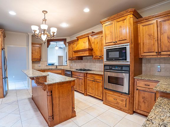 4th image of 10011 Loveland Ct