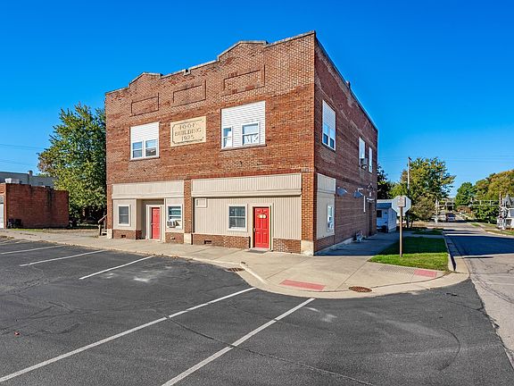 3rd image of 102 S Main St