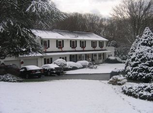 18 Pound Hollow Ct, Glen Head, NY 11545