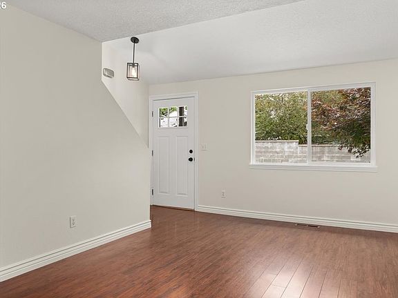 4th image of 8125 SW Pine St