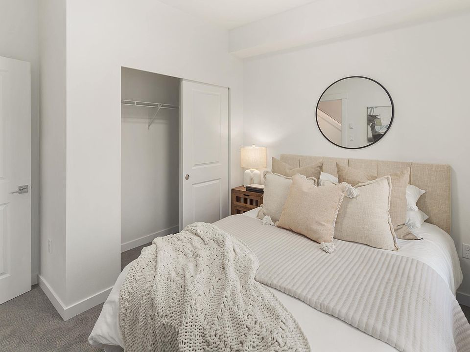 1st image of 2745 Clare Ave #2801