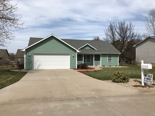 1208 17th St, Wamego, KS 66547
