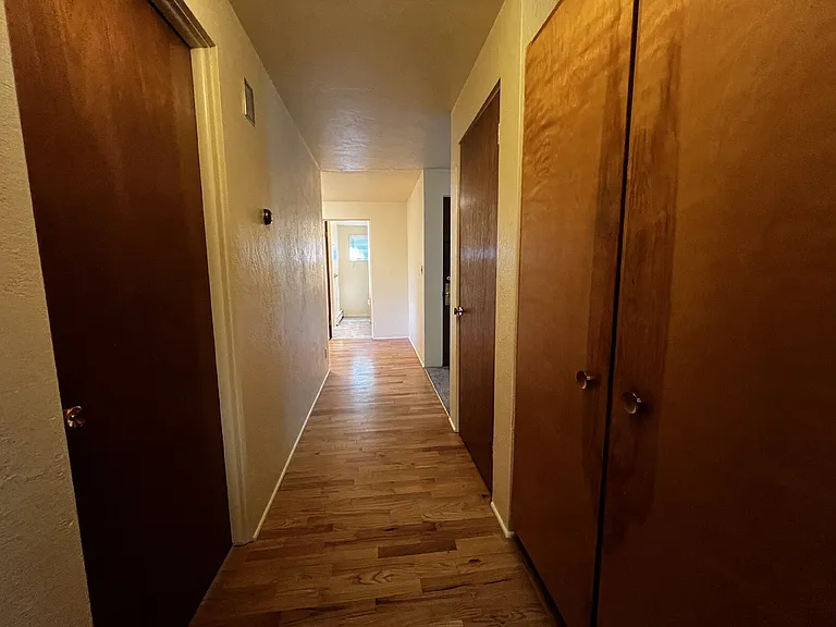 305 E 39th Ave — Photo 14