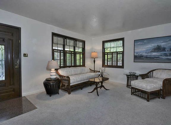 4th image of 381 Johnson Ave