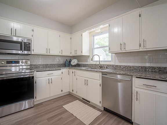 4th image of 4811 Lois Ln