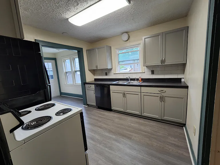 114 Linden Rd — Photo 5