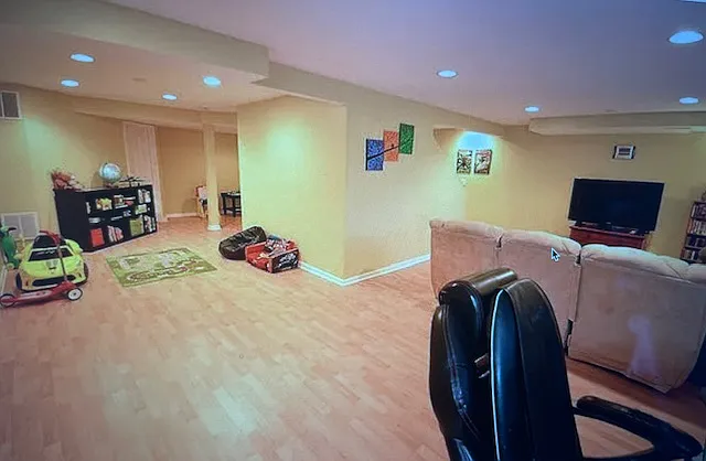 382 Vaughn Cir — Photo 12