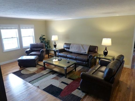 3rd image of 325 Knollwood Dr