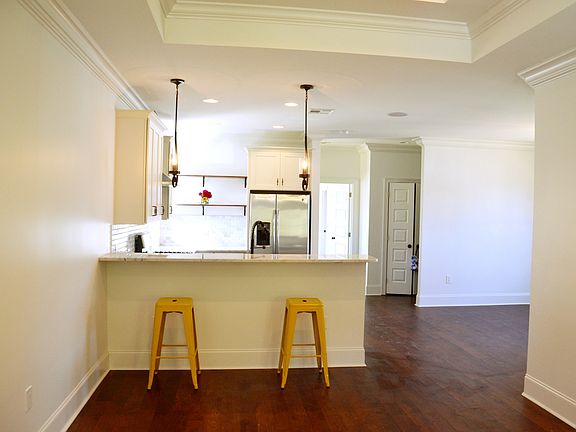 4th image of 1622 Leonidas St