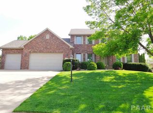10419 N Trails Edge Dr, Peoria, IL 61615