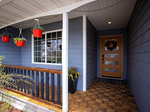 2nd image of 28 Little Brook Ln