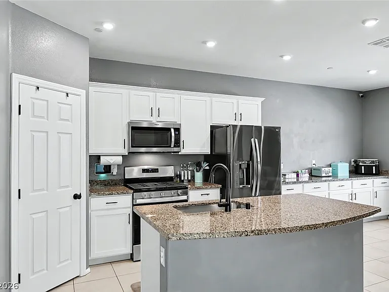 10634 Sariah Skye Ave — Photo 4