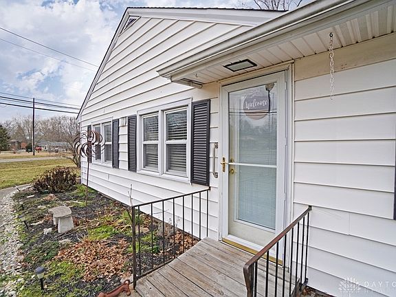 3rd image of 1348 Emerson Ln