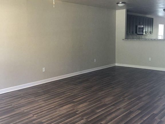 4th image of 550 NE 25th St