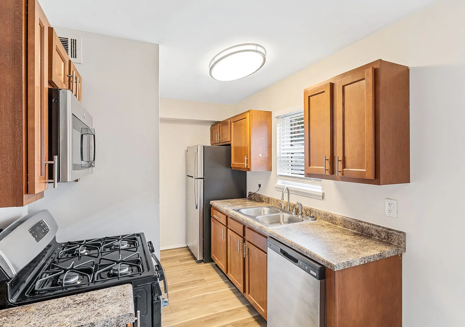 Germantown Village Apartments — Photo 3