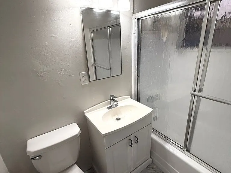 10617 Oxnard St #6 — Photo 7